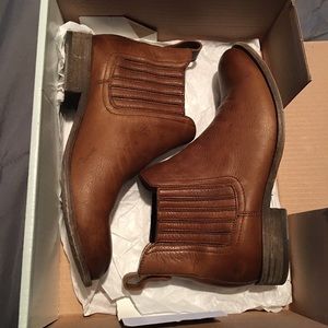 Frye Pippa Chelsea-SVL sz 9